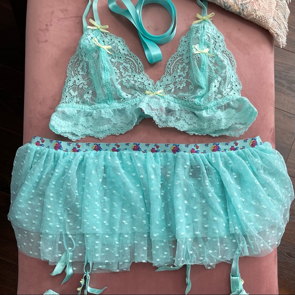 Victoria’s Secret Sexy Little Things/I, do Collection Bridal Blue 4-pcs (M/L)
